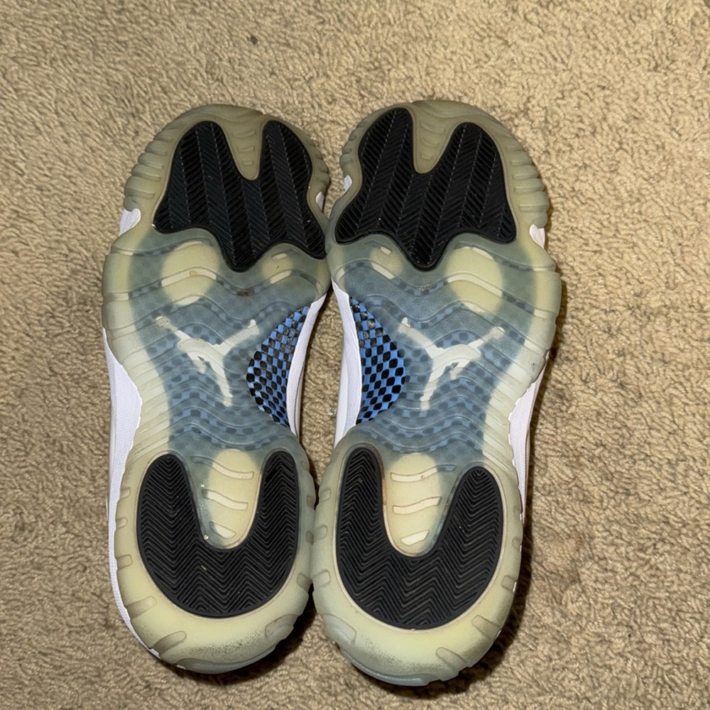 Jordan 11 Low - Picture 4 of 5
